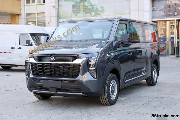Sinotruk Pioneer V 2024 Multi-Function Edition 160hp 2.0T Diesel 6-Seat Automatic Medium Wheelbase Low Roof Light Bus Exterior (3) | 86Truck