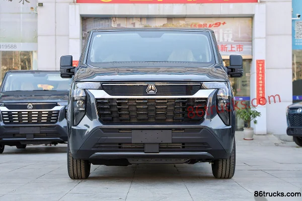 Sinotruk Pioneer V 2024 Multi-Function Edition 160hp 2.0T Diesel 6-Seat Automatic Medium Wheelbase Low Roof Light Bus Exterior (2) | 86Truck