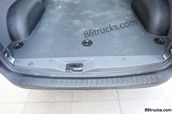Sinotruk Pioneer V 2024 Multi-Function Edition 160hp 2.0T Diesel 6-Seat Automatic Medium Wheelbase Low Roof Light Bus Cargo Box (2) | 86Truc