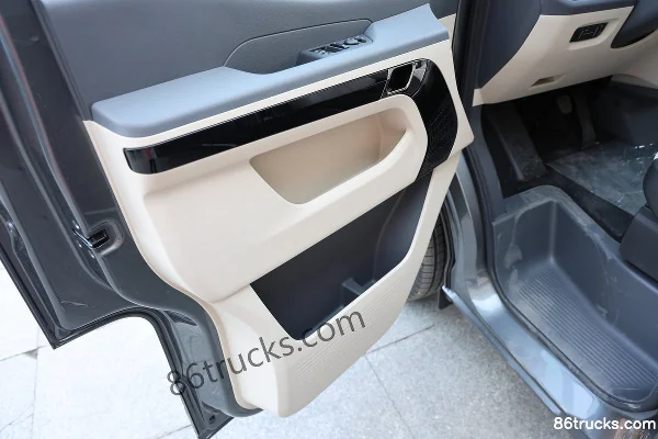 Sinotruk Pioneer V 2025 Model Multi-function PRO Edition 2L Diesel 160 hp 7-Seat Short Wheelbase Low Roof Light Bus Cab (2) | 86Trucks