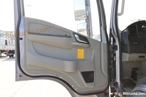 Sinotruk HOWO Tongshuai 2.5L diesel 180 ch 4X2(6 roues) boîte Sinotruk 12 rapports 4,15 m cabine simple ridelle camion léger (3) | 86Trucks