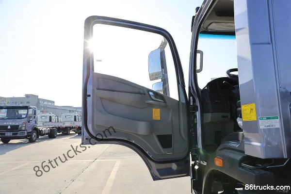 Sinotruk HOWO Tongshuai 2.5L diesel 180 ch 4X2(6 roues) boîte Sinotruk 12 rapports 4,15 m cabine simple ridelle camion léger (2) | 86Trucks