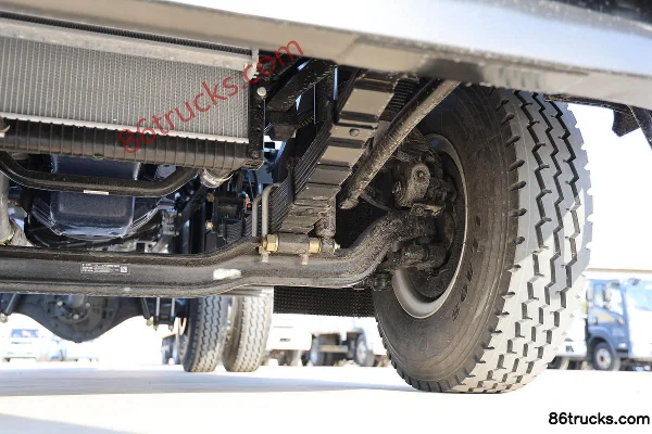Sinotruk HOWO Tongshuai 2.5L diesel 180 ch 4X2(6 roues) boîte Sinotruk 12 rapports 4,15 m cabine simple ridelle camion léger Châssis (3) | 8