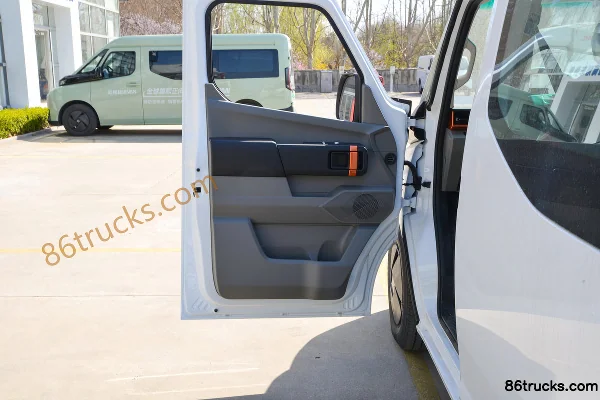 FARIZON Super VAN 2024 Yucheng Edition Pure Electric Mid-Wheelbase High-Roof Light Bus CATL 83kWh Cab (2) | 86Trucks