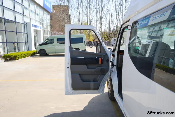 FARIZON Super VAN 2024 Yucheng Edition Pure Electric Mid-Wheelbase High-Roof Light Bus CATL 83kWh Cab (1) | 86Trucks