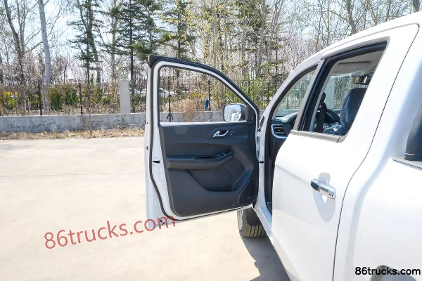 JMC Yuhu 7 2019 Zunxiang Edition 2.0T Diesel 142 hp Manual 4WD Long Wheelbase Double Cab Pickup Chassis (1) | 86Trucks