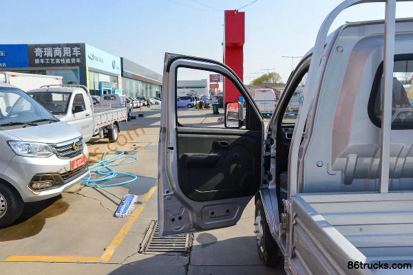 Changan Kuayue Wang X1 Comfort Edition 1.5L Gasoline 112 hp 4X2(6 wheels) 3.05m Single Row Flatbed Truck (Single Rear Wheel) (China VI) Cab