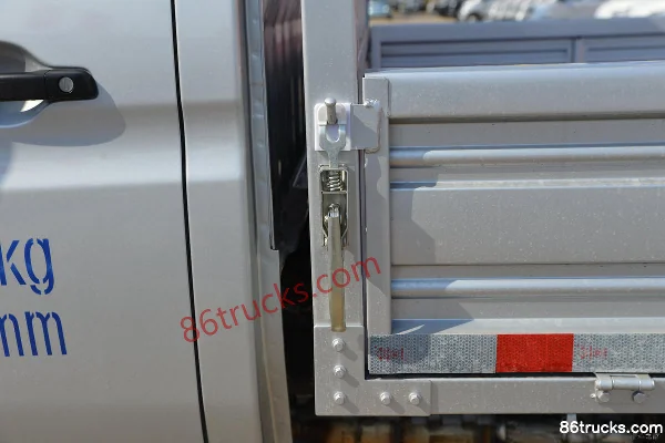 Changan Kuayue Wang X1 Comfort Edition 1.5L Gasoline 112 hp 4X2(6 wheels) 3.05m Single Row Flatbed Truck (Single Rear Wheel) (China VI) Body