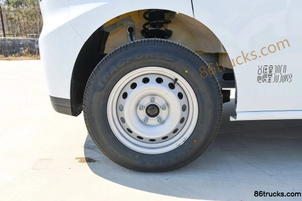 JMC E Fushun 2025 Model Blind Window Version 4.885m Pure Electric Short Wheelbase Low Roof Enclosed Van 41.86kWh Chassis (3) | 86Trucks