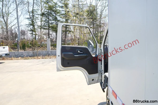 JMC Shunwei Light Truck 140 hp 4X2(6 wheels) 3.7m single-row van light truck Cab (1) | 86Trucks