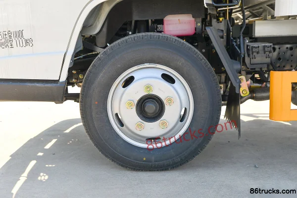 JMC Shunwei Light Truck 140 hp 4X2(6 wheels) 3.7m single-row van light truck Chassis (2) | 86Trucks