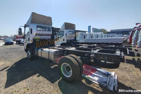Yuejin Chaoyue H500 Dasheng Edition 180hp 4X2(6 wheels) Fast Gear 8-Speed 4.2m Single Row Stake Truck Exterior (3) | 86Trucks
