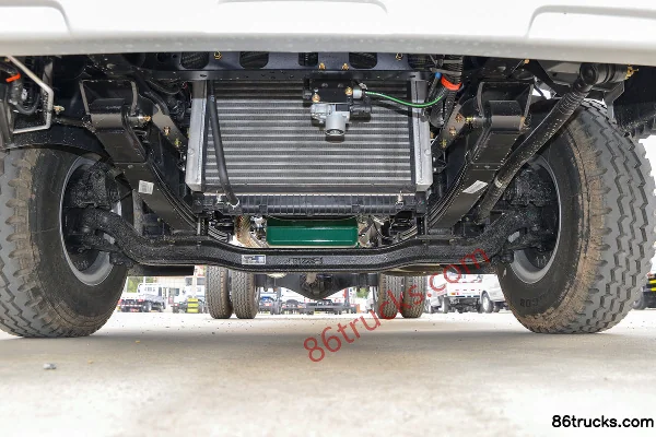 FAW Jiefang Lingtu F7 2.5L Diesel 185hp 4X2(6 wheels) Fast Gear 8-Speed 3600 Wheelbase 4.16m Single Row Stake Truck Chassis (1) | 86Trucks