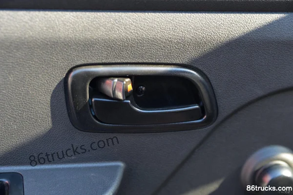 Changan Kuayue King X1 1.2L Gasoline 91hp 4X2(6 wheels) 5-Speed Manual 2.55m Double Cab Flatbed Mini Truck (2) | 86Trucks