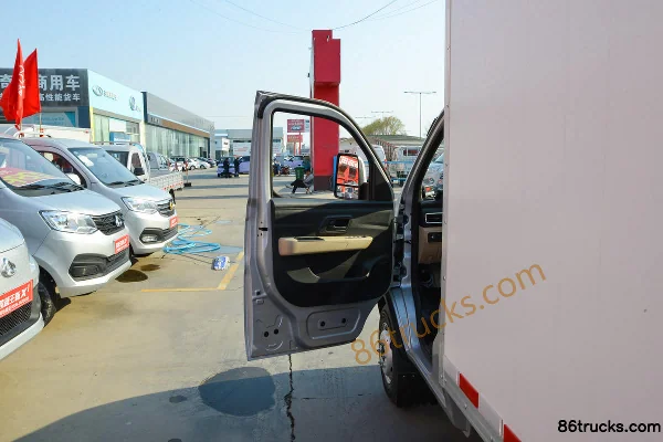 Changan Kuayue Wang X3 PLUS 122 hp 4X2(6 wheels) 3.21m Refrigerated Truck Cab (1) | 86Trucks