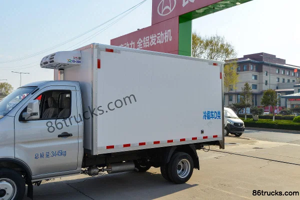 Changan Kuayue Wang X3 PLUS 122 hp 4X2(6 wheels) 3.21m Refrigerated Truck Body (2) | 86Trucks