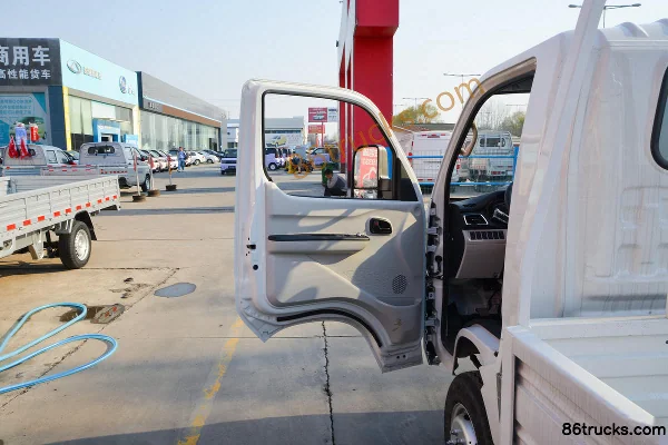 Changan Kuayue D3 Comfort 1.6L Gasoline 122hp 4X2(6 wheels) Landai 5-Speed 3.8m Single Row Stake Truck Mini Truck Cab (1) | 86Trucks