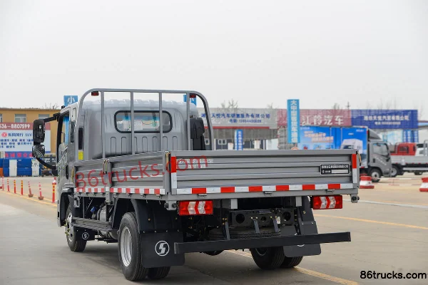 SHACMAN Commercial Vehicle Delong G300 2.5L Diesel 160hp 4X2(6 wheels) Fast Gear 6-Speed 3.82m Crew Cab Flatbed Light Truck Body (3) | 86Tru