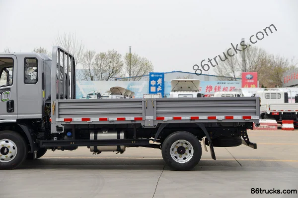 SHACMAN Commercial Vehicle Delong G300 2.5L Diesel 160hp 4X2(6 wheels) Fast Gear 6-Speed 3.82m Crew Cab Flatbed Light Truck Body (2) | 86Tru