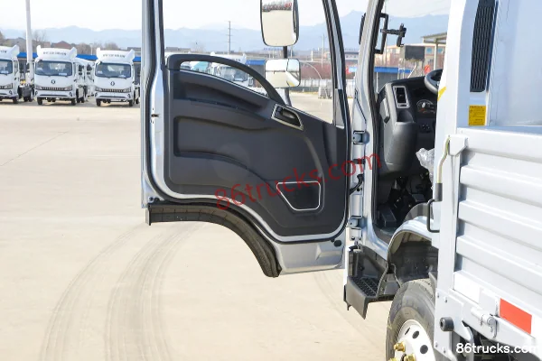 SHACMAN Commercial Vehicle Delong G1 2.5L diesel 137 ch 4X2(6 roues) Fast Gear 8 vitesses 4.18 m camion léger à plate-forme à ridelles cabin