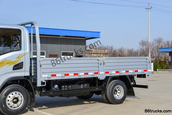 SHACMAN Commercial Vehicle Delong G1 2.5L diesel 137 ch 4X2(6 roues) Fast Gear 8 vitesses 4.18 m camion léger à plate-forme à ridelles cabin