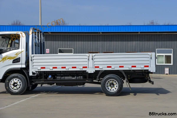 SHACMAN Commercial Vehicle Delong G1 2.5L diesel 137 ch 4X2(6 roues) Fast Gear 8 vitesses 4.18 m camion léger à plate-forme à ridelles cabin