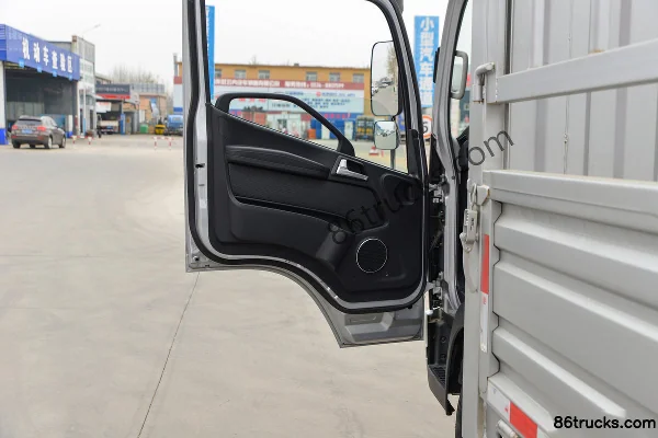 FAW Jiefang J6F 160 hp 4X2(6 wheels) 5.4m semi-sleeper cab stake truck (2) | 86Trucks