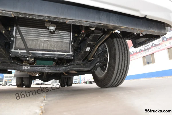 FAW Jiefang J6F 160 hp 4X2(6 wheels) 5.4m semi-sleeper cab stake truck Chassis (3) | 86Trucks