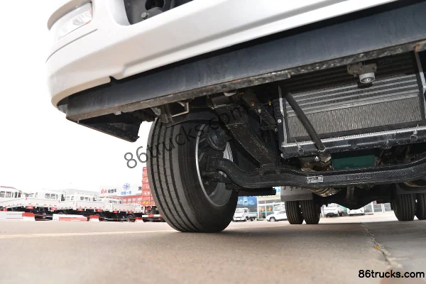 FAW Jiefang J6F 160 hp 4X2(6 wheels) 5.4m semi-sleeper cab stake truck Chassis (2) | 86Trucks