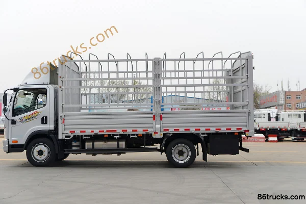 FAW Jiefang J6F 160 hp 4X2(6 wheels) 5.4m semi-sleeper cab stake truck Body (2) | 86Trucks