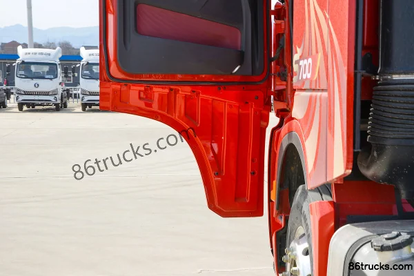 SHACMAN Commercial Vehicle Yan'an S700 12.5L Diesel 600hp 6X4(10 wheels) Yindong 12-speed AMT automatic air suspension tractor truck Cab (3)