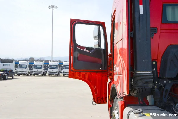 SHACMAN Commercial Vehicle Yan'an S700 12.5L Diesel 600hp 6X4(10 wheels) Yindong 12-speed AMT automatic air suspension tractor truck Cab (1)