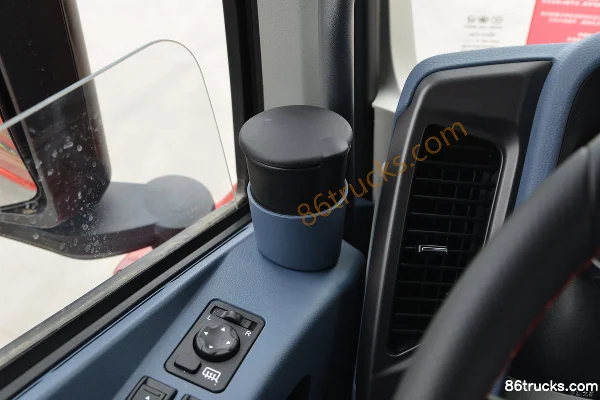 FAW Jiefang Qingdao JH6 7.8L Diesel 360hp 4X2(6 wheels) FAW Jiefang 10-speed 6.7m semi-panel cage van cargo truck Cab (3) | 86Trucks