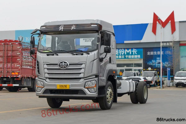 FAW Jiefang Qingdao JK6 Medium Truck 240hp 4X2(6 wheels) 5.2m Stake Cargo Truck Exterior (3) | 86Trucks