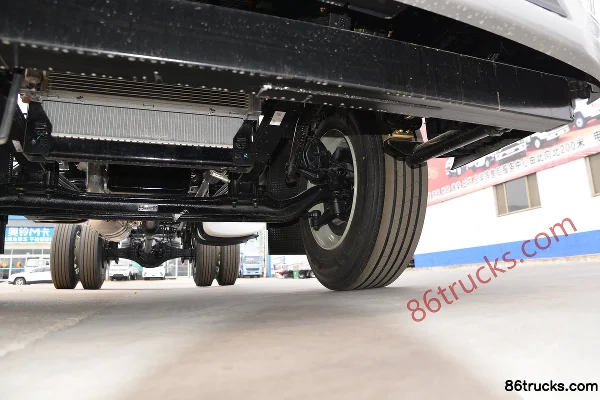 FAW Jiefang Qingdao JK6 Medium Truck 240hp 4X2(6 wheels) 5.2m Stake Cargo Truck Chassis (3) | 86Trucks