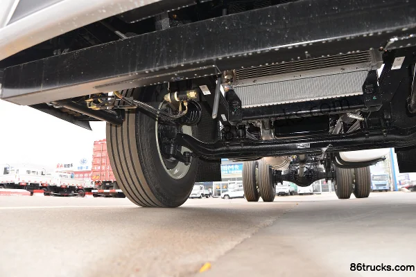 FAW Jiefang Qingdao JK6 Medium Truck 240hp 4X2(6 wheels) 5.2m Stake Cargo Truck Chassis (2) | 86Trucks
