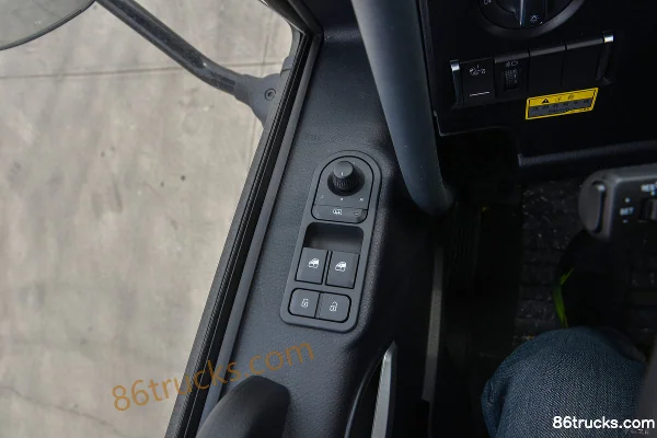 FAW Jiefang Qingdao JK6 Medium Truck 220 hp 4X2(6 wheels) 7.75 m Van Cargo Truck (China VI) (6100 Wheelbase) Cab (3) | 86Trucks