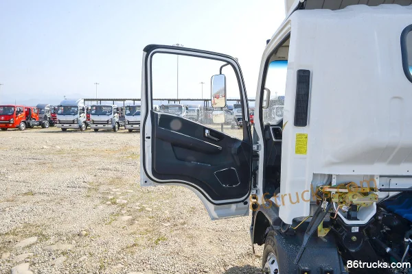 SHACMAN Delong G200 2.5L Diesel 176 hp 4X2(6 wheels) Fast Gear 8-speed 4.18m single-row stake truck Cab (1) | 86Trucks