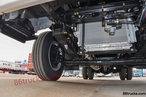 FAW Jiefang J6F 2.4L Diesel 180 hp 4X2(6 wheels) Fast Gear 10-speed 4.2m Single Row Van Light Truck Chassis (2) | 86Trucks