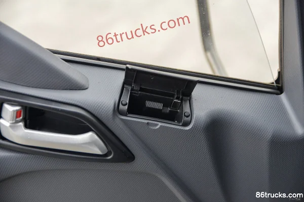 Lanqing Light Truck Long N Luxury 140hp 4X2(6 wheels) 4.18m Single Row Stake Light Truck (Medium Body) Cab (3) | 86Trucks