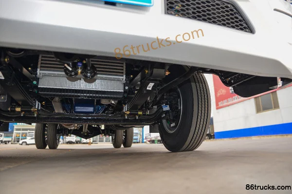 Lanqing Light Truck Long N Luxury 140hp 4X2(6 wheels) 4.18m Single Row Stake Light Truck (Medium Body) Chassis (3) | 86Trucks