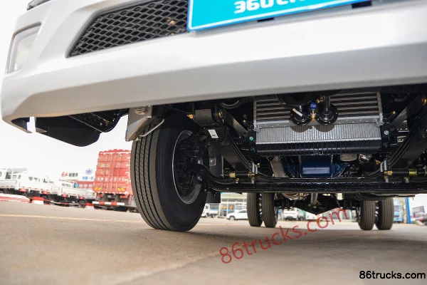 Lanqing Light Truck Long N Luxury 140hp 4X2(6 wheels) 4.18m Single Row Stake Light Truck (Medium Body) Chassis (2) | 86Trucks