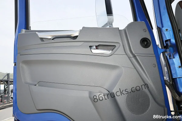 JAC Gallop A5L 5.1L Diesel 240hp 4X2(6 wheels) Fast Gear 8-Speed 6.8m Van Cargo Truck Cab (2) | 86Trucks