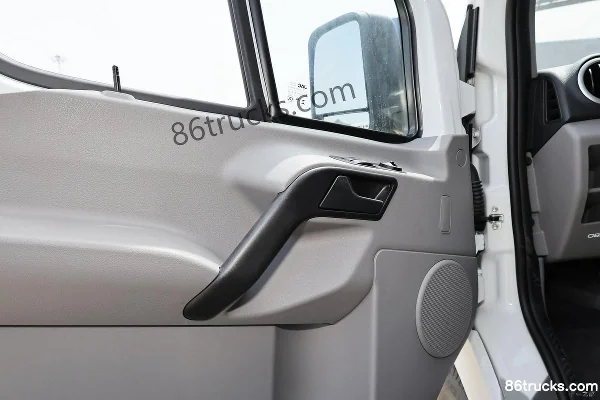 JAC Xingrui EV5 Version Logistique Urbaine Camion fourgon électrique pur 5,5 m 53,76 kWh Cabine (3) | 86Trucks