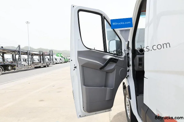 JAC Xingrui EV5 Version Logistique Urbaine Camion fourgon électrique pur 5,5 m 53,76 kWh Cabine (2) | 86Trucks