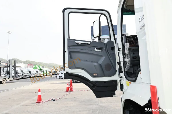 JAC Heavy Truck Gallop A5L 4.5L Diesel 240hp 4X2(6 wheels) Fast Gear 8-Speed 10m Van Cargo Truck Cab (1) | 86Trucks