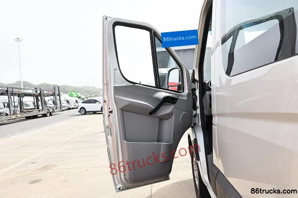 JAC Jienengwang PLUS 2022 Luxe 129 ch 10 places 2,0T diesel fourgon (empattement moyen) Cabine (2) | 86Trucks