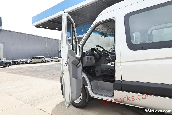 JAC Jienengwang PLUS 2022 Luxe 129 ch 10 places 2,0T diesel fourgon (empattement moyen) Cabine (1) | 86Trucks