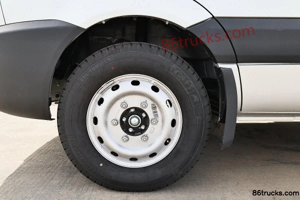 JAC Jienengwang PLUS 2022 Luxe 129 ch 10 places 2,0T diesel fourgon (empattement moyen) Châssis (2) | 86Trucks