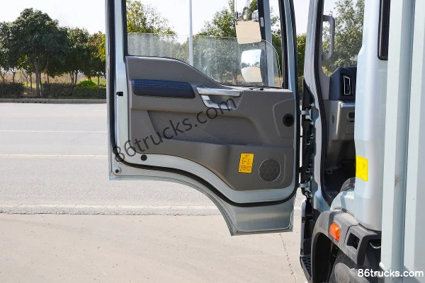 Sinotruk Tongshuai PRO 2.5L Diesel 170hp 4X2(6 wheels) 8-Speed 4.15m Single Row Van Light Truck Cab (2) | 86Trucks